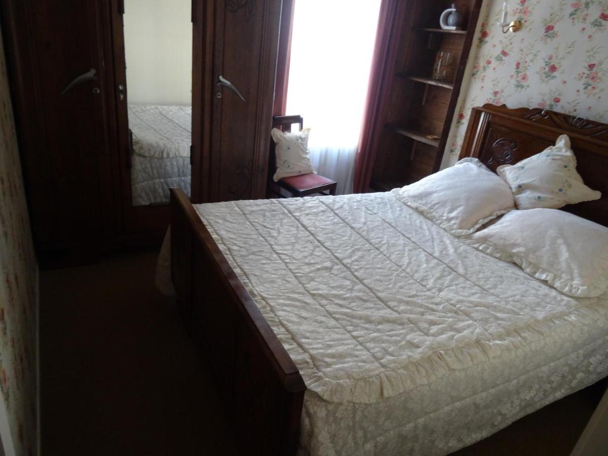 Charming French Cottage-Gite In The Heart Of Quiet Gorron Exterior photo